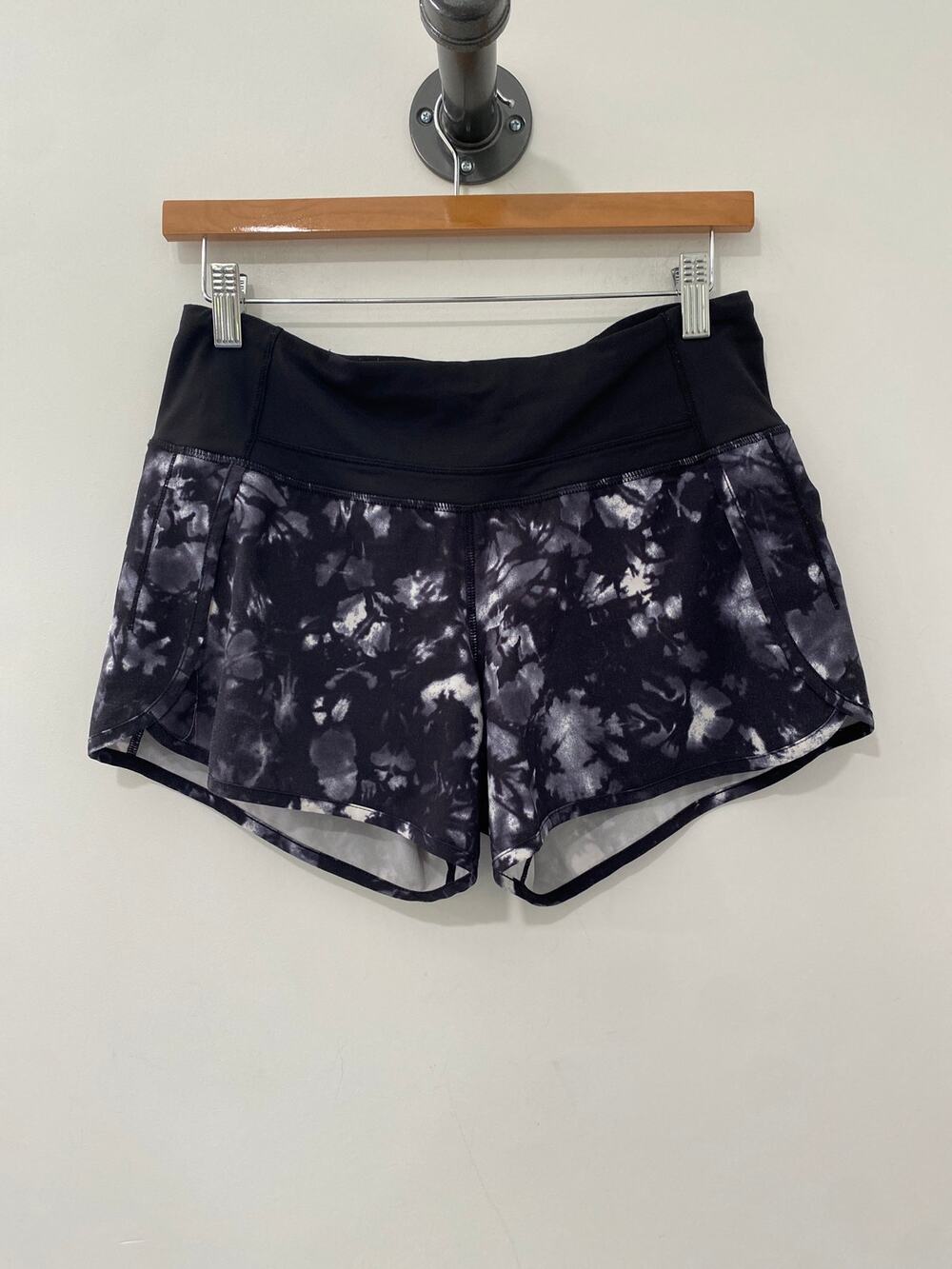 Lululemon Athletic Running Shorts Black and Gray Size 4